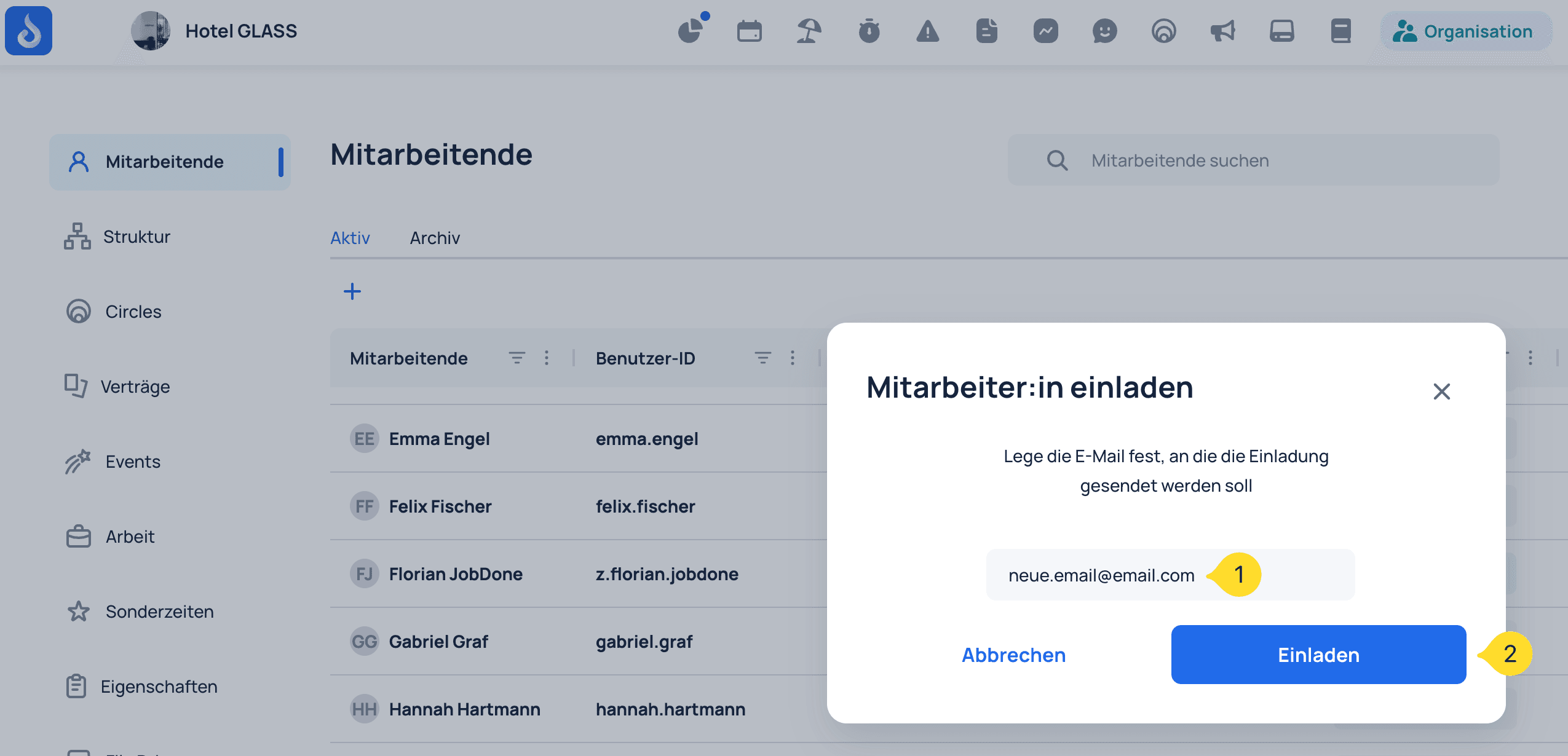 JobDone-Dialog zum Einladen einer mitarbeitenden Person mit markiertem E-Mail-Feld und Einladen-Schaltfläche